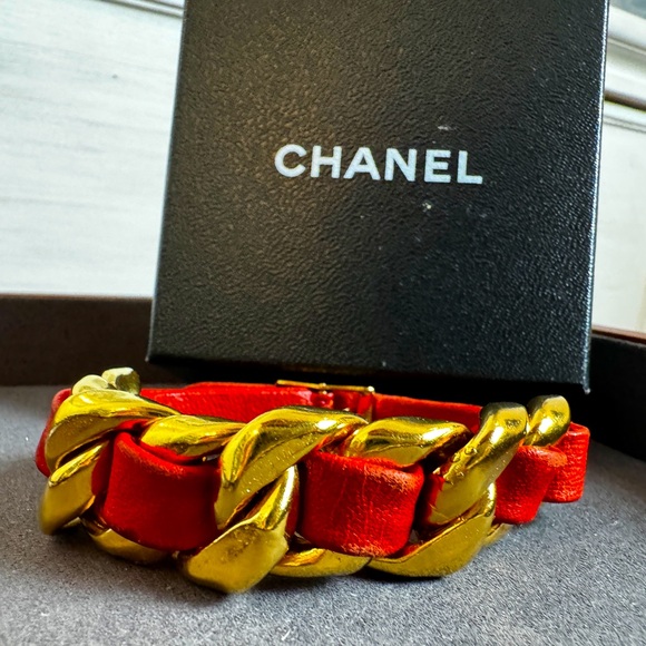 LOT 1519 24K gold plated CHANEL vintage RUNWAY leather chain red bracelet - Picture 1 of 14